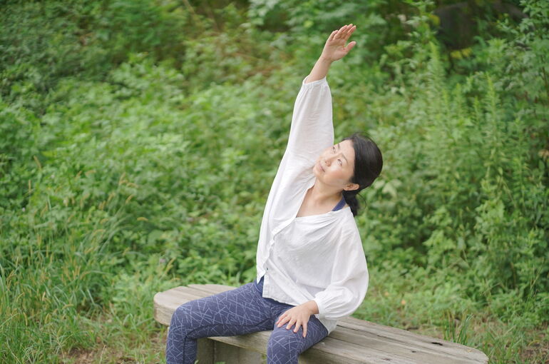 椅子ヨガ