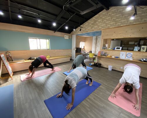 ヨガレッスン風景
