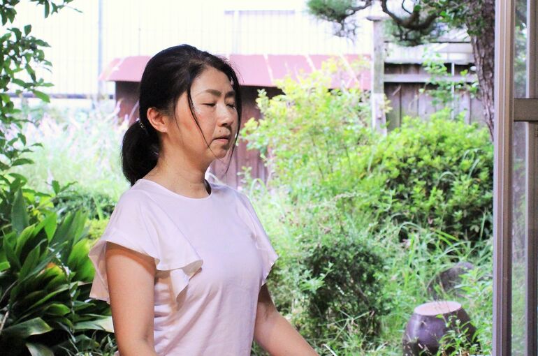 瞑想をする人